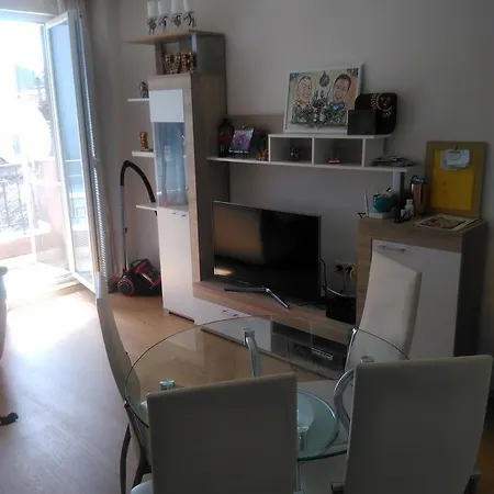Sunny Deluxe Bourgas 公寓 *